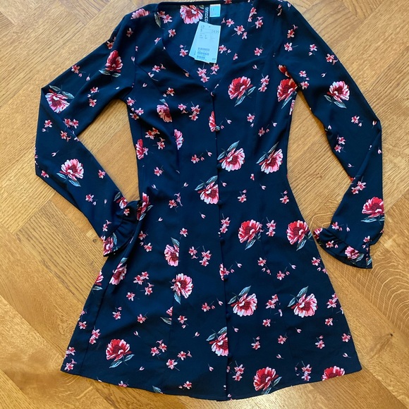 NWT H&M Black Button Down Floral Dress Size 0